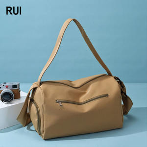 Sacs à main de sport unisexes RUIQUWIN de haute qualité en tissu Oxford avec fermeture éclair, légers, 20-35L, durables, respirants, couleur unie, portables et étanches - Product Image 1