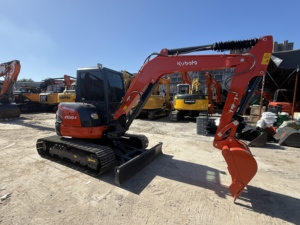 Excavadora Compacta Usada Original de Japón Kubota KX040-4, Miniexcavadora de 4 Toneladas, Buen Estado de Funcionamiento, Pocas Horas de Uso - Product Image 1