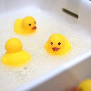 Canard en caoutchouc personnalisé pour le bain, cadeau de Noël, canard jaune à presser, canard qui couine, jouets de piscine pour enfants - Product Image 2
