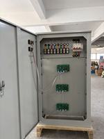 Stabilisateur de tension servo (SVC) triphasé 50 kVA haute précision 1 %, régulateur de tension automatique robuste AC 50/60 Hz pour usine