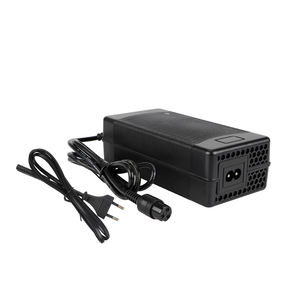 Chargeur de batterie au lithium 54,6 V 2 A avec connecteur GX16 3 broches et ventilateur de refroidissement - Adaptateur secteur prise EU pour trottinettes électriques - Product Image 4