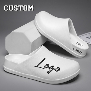 ฤดูร้อนแฟชั่นกันน้ําปิดนิ้วเท้ารองเท้าพิมพ์โลโก้ที่กําหนดเองรองเท้าชายหาดผู้หญิงผู้ชาย EVA รองเท้าแตะรองเท้าแตะโลโก้ - Product Image 1