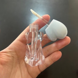 Tube de brillant à lèvres incurvé ISMAN 3ml avec capuchon cœur, <span class=keywords><strong>rose</strong></span>, bleu, rouge rosé, à paroi épaisse, <span class=keywords><strong>transparent</strong></span>, en plastique AS, vente en gros en vrac - Product Image 5