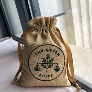 Sac cadeau en toile de jute avec cordon de serrage, broderie de logo personnalisée, beige doux, sac d'emballage pour café et thé - Product Image 1