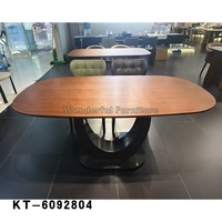 Table à manger ovale 160*80cm en gros, plateau en bois multicouche, structure robuste en métal noir en forme de U pour appartement et villa