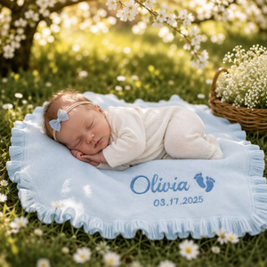 <span class=keywords><strong>Couverture</strong></span> Bébé Personnalisée 100% Coton avec Nom Brodé, Date et Empreinte <span class=keywords><strong>de</strong></span> Pied, Tricotée, Cadeau Souvenir Nouveau-né, Bord Volanté - Product Image 3