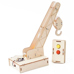 Modèle de grue en bois à construire soi-même OKYN-Y2119 avec télécommande, kit éducatif d'expériences scientifiques - Product Image 1