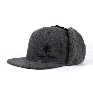 Vente en gros de chapeaux en laine personnalisés, chapeau plat Bill avec oreillettes, casquette Snapback à oreillettes - Product Image 2