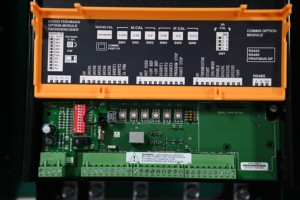 ตัวควบคุมมอเตอร์ไฟฟ้ากระแสตรงแบบไทริสเตอร์อุตสาหกรรม 3 เฟส รุ่น DC900C กำลังสูง 500A แบบ 4 ควอดแรนท์ พร้อมระบบควบคุม SCR แบบรีเจเนอเรทีฟ - Product Image 1