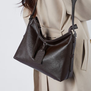 OEM Fabricant Sac Épaule Femme Cuir Véritable Vintage Personnalisé Grande Capacité Porte-Documents Poches Latérales Doubles - Product Image 5