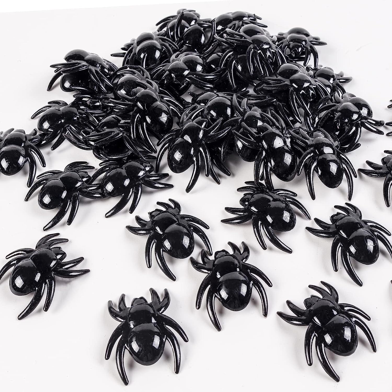 Pafu 50PCs Mini arañas para suministros decorativos de Halloween Juguetes Araña negra Broma Susto Arañas divertidas