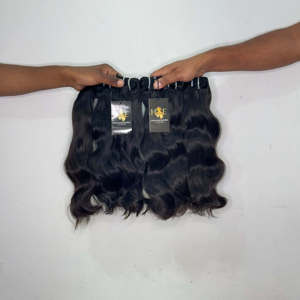 Cabello humano virgen indio al por mayor con cutícula alineada, cabello indio ondulado sin procesar para proveedores - Product Image 2