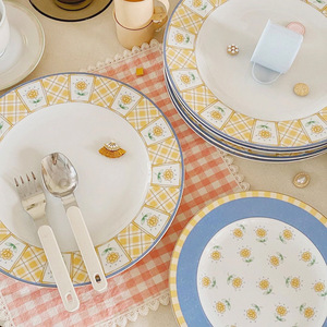 French Ins Retro Small Daisy Ceramic Dinner Plate Fashion Household Western Food Plate Dessert Fruit Cake Plates - Product Image 1