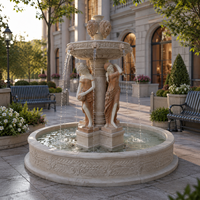 Fuente de jardín exterior con figuras clásicas y elemento acuático, de mármol Rosa Nublado, para plaza.
