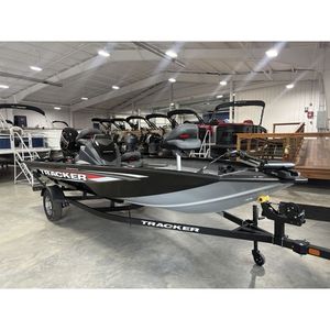 Bote de Aluminio Tracker Boats Pro Team 175 Edición Crappie 2026 con Motor de 60 HP, 18.5' de Profundidad y 7'5' de Ancho - Product Image 3