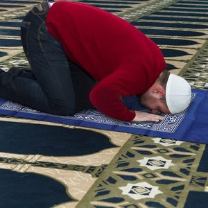 Nouveau modèle Vente en gros Mosquée de l'islam Tapis de prière de voyage avec boussole Tapis de prière de poche portable pour musulman - Product Image 4