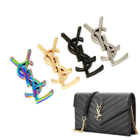 Étiquettes métalliques personnalisées OEM ODM de haute qualité pour sacs à main, étiquettes métalliques pour vêtements, rouleaux d'étiquettes écologiques, placage 3D en relief