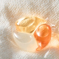 Dosettes de lessive 3-en-1 haute efficacité (HE) ultra-concentré avec puissante technologie anti-taches assouplissant dosettes de détergent