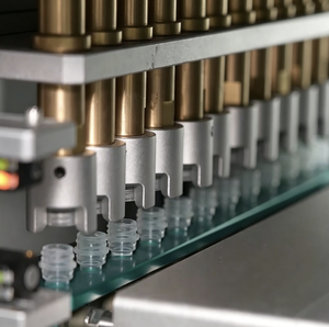หุ่นยนต์อุตสาหกรรม KUKA <span class=keywords><strong>KR7</strong></span> R900-3 แบบ 6 แกน พร้อม PLC เกียร์บ็อกซ์ มอเตอร์เซอร์โวไฟฟ้า ระบบขับเคลื่อน IP67 ป้องกันน้ำและฝุ่น สำหรับสถานีงานอัตโนมัติในห้องปฏิบัติการ - Product Image 4