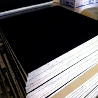 Plaques de plafond suspendues en fibres minérales noires insonorisantes et résistantes à la chaleur 2x4 600x600 pour salle de conférence