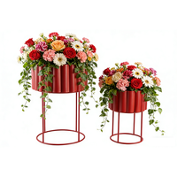 Set 2 Pot Tanaman Natal Besi Merah Desain Industrial Chic Eksklusif dengan Dudukan Kokoh, Pot Tanaman Logam Tinggi & Rendah Dekoratif