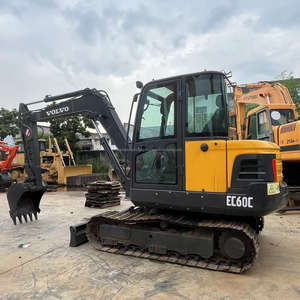Excavatrice hydraulique sur chenilles de haute qualité utilisée Volvo EC60C en bon état d'occasion avec poids en ordre de marche de 6 tonnes en vente - Product Image 2