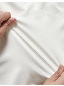 T-shirt d'été haut de gamme pour homme, style personnalisé, en fibre protéinée de plume, broderie abeille, col rond, manches courtes - Product Image 6