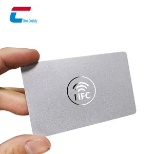 사용자 정의 빈 RFID NFC 태그 플라스틱 잉크젯 NFC 인쇄 로고 액세스 제어 소셜 교환 회원 카드