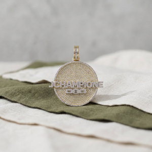 Pendentif Iced Out de luxe pour homme, en argent 925 et moissanite, avec breloque ronde en forme de lettre, pour événements hip-hop - Product Image 1