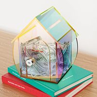 Tirelire en acrylique design de chalet européen moderne Boîte transparente d'économie d'argent avec outil d'apprentissage financier Utilisation d'affichage pour enfants
