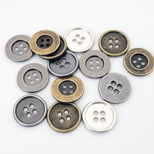 Boutons à 4 trous les plus vendus, boutons ronds à dos plat plaqués, boutons de <span class=keywords><strong>couture</strong></span> écologiques en alliage de zinc, boutons à trous de taille personnalisée - Product Image 3