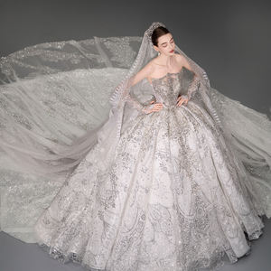 GT011 Vestido de Novia Moderno y Lujoso con Apliques Florales, Estampado Floral, Largo hasta el Suelo, Estilo Princesa, Espalda Descubierta, Cola Capilla, Escote Corazón - Product Image 5