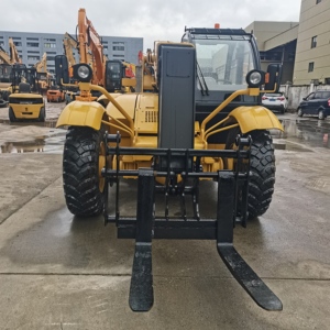 Montacargas Usado JCB535 4WD con Cabina, Motor de Combustión Interna, Mástil de Dos Etapas, Asiento y Volante Negros - Product Image 6