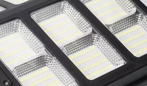ไฟถนนโซลาร์เซลล์ LED อลูมิเนียม 300W IP65 กันน้ำ 5000K แสงเดย์ไลท์ พร้อมเซ็นเซอร์ตรวจจับความเคลื่อนไหวในตัว สำหรับใช้งานภายนอกอาคาร - Product Image 4
