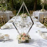Grandes chandeliers de table pour mariages en or, argent, diamant et cristal – Centres de table de mariage