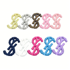 Ciondoli per custodie di cellulari, per artigianato fai da te, di lusso, di design, a forma di lettera, rosa baby, in miniatura, in metallo, con logo di marca, decorazione per borse, con retro piatto - Product Image 6