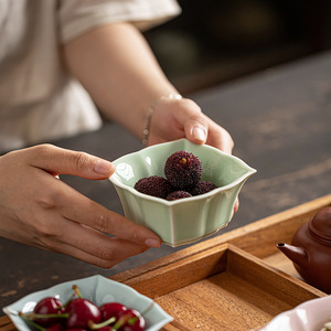 Ensemble d'assiettes carrées en céramique, petits plats en porcelaine pour les collations et le service lors de fêtes - Product Image 3