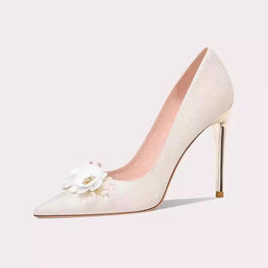 Nouvelles sandales de mariée blanches à talons aiguilles confortables avec détails en perles pour robe de mariée, disponibles en petites tailles - Product Image 1