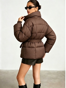 Manteau matelassé tendance pour femme avec ceinture, col montant, chaud et rembourré pour l'hiver, avec poches, coupe élégante et ajustée, ceinture à nouer à la taille, vêtement d'extérieur - Product Image 3