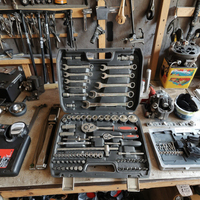 Kit d'outils manuels CR-V 82 pièces, clé à douille à cliquet métrique durable sans batterie non chargée pour les réparations mécaniques automobiles