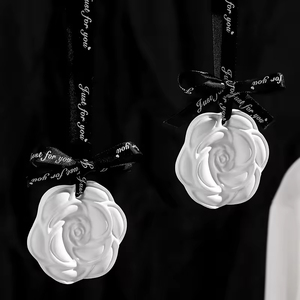 Ambientador Colgante Personalizado de Yeso Aromático con Fragancia Sólida de Camelia - Product Image 4