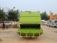 Camion compacteur de déchets diesel manuel Dongfeng Furika F6 4x2, pompe haute efficacité, compacteur de déchets pour le nettoyage des rues urbaines