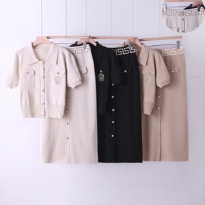 Completo estivo casual due pezzi: <span class=keywords><strong>Top</strong></span> in maglia <span class=keywords><strong>a</strong></span> maniche corte tinta unita <span class=keywords><strong>e</strong></span> <span class=keywords><strong>gonna</strong></span> <span class=keywords><strong>lunga</strong></span> <span class=keywords><strong>a</strong></span> <span class=keywords><strong>vita</strong></span> <span class=keywords><strong>alta</strong></span>, elegante per tutti i giorni <span class=keywords><strong>e</strong></span> per il commuting - Product Image 1