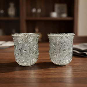 Elegante Juego de Vasos de Aluminio con Diseño Metálico en Filigrana Plateada Alemana |   Artesanía india de alta calidad para regalar en caso de malestar. - Product Image 3
