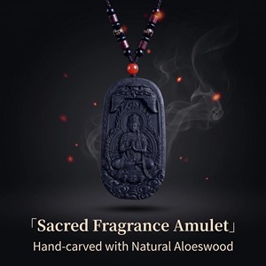 Collana Artigianale con Medaglione di Ambra e Vairocana, Perle Profumate alle Erbe, Ciondolo Sacro, Amuleto Spirituale, Talismano Profumato - Product Image 1
