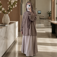 Ensemble deux pièces modeste en tricot patchwork polyester, respirant, à séchage rapide, rayé, coupe oversize décontractée, avec manches lanternes évasées, style musulman