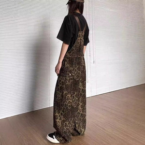 Salopette in denim con stampa leopardata retrò da donna, stile streetwear americano - Product Image 5