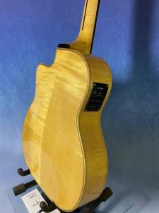 Yunzhi <span class=keywords><strong>guitare</strong></span> acoustique <span class=keywords><strong>gitane</strong></span> 7 cordes 16 pouces fabriquée à la main avec corps creux en érable flammé couleur originale table en épicéa finition ébène - Product Image 5