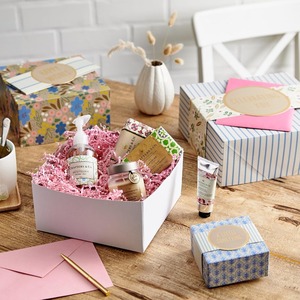 ชุดกล่องของขวัญ 3 ชิ้น ขนาดต่างๆ (ลายดอกไม้และลายทาง) เหมาะสำหรับห่อของขวัญ สามารถปรับแต่งได้ตามต้องการ - Product Image 6