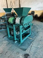 Machine de briquetage hydraulique entièrement automatique pour poudre minérale, équipement de moulage de comprimés de poudre de charbon de bois